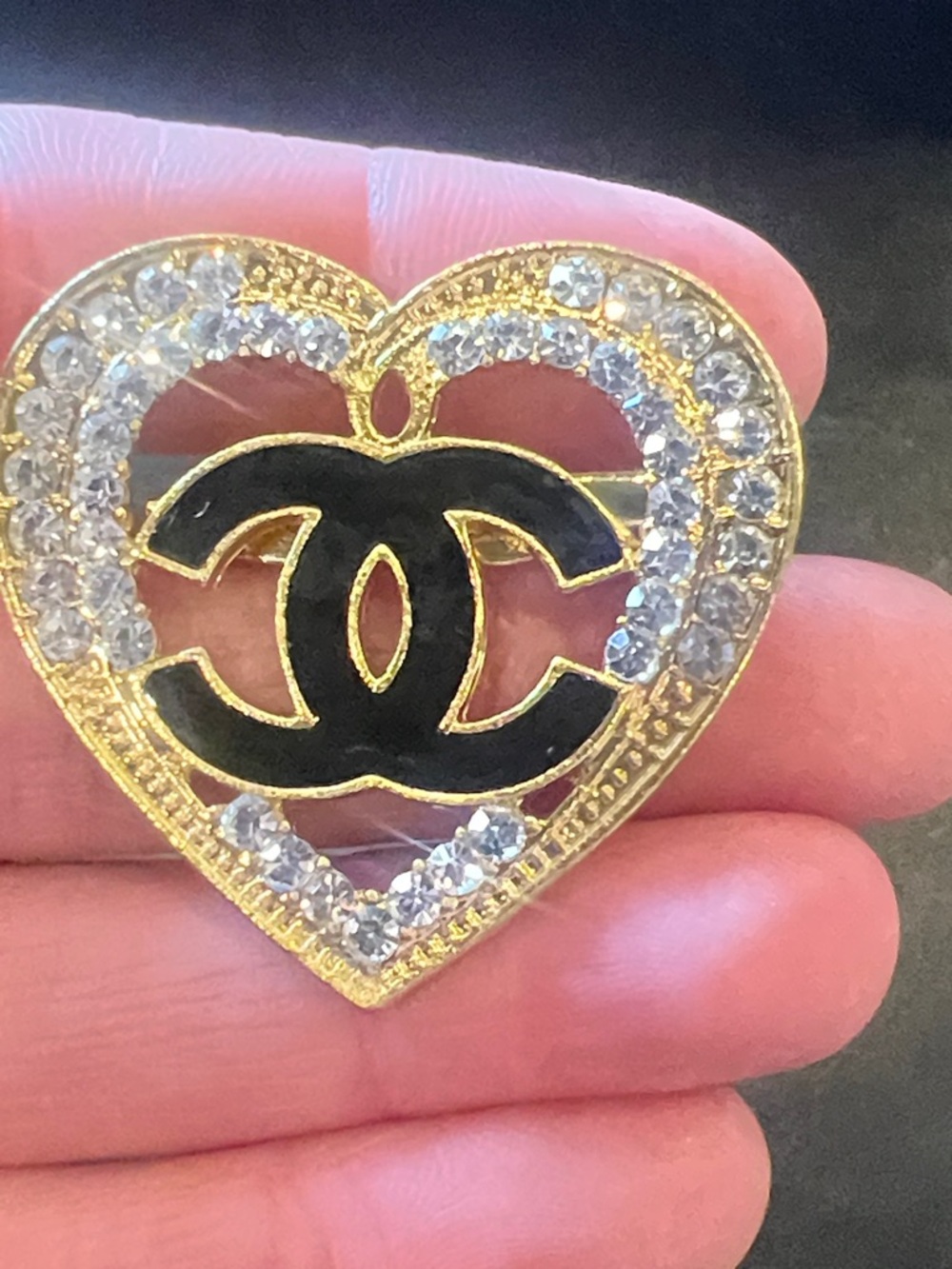 CHANEL Gold Heart Brooch with Black Enamel CC and Clear Crystals - Picture 5 of 7